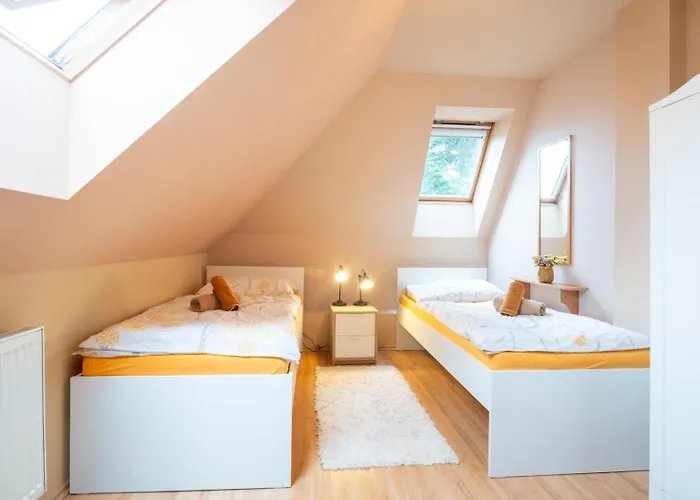 Lumir منزل للإقامة Poděbrady